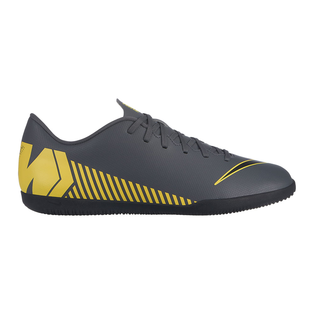 tênis de futsal nike